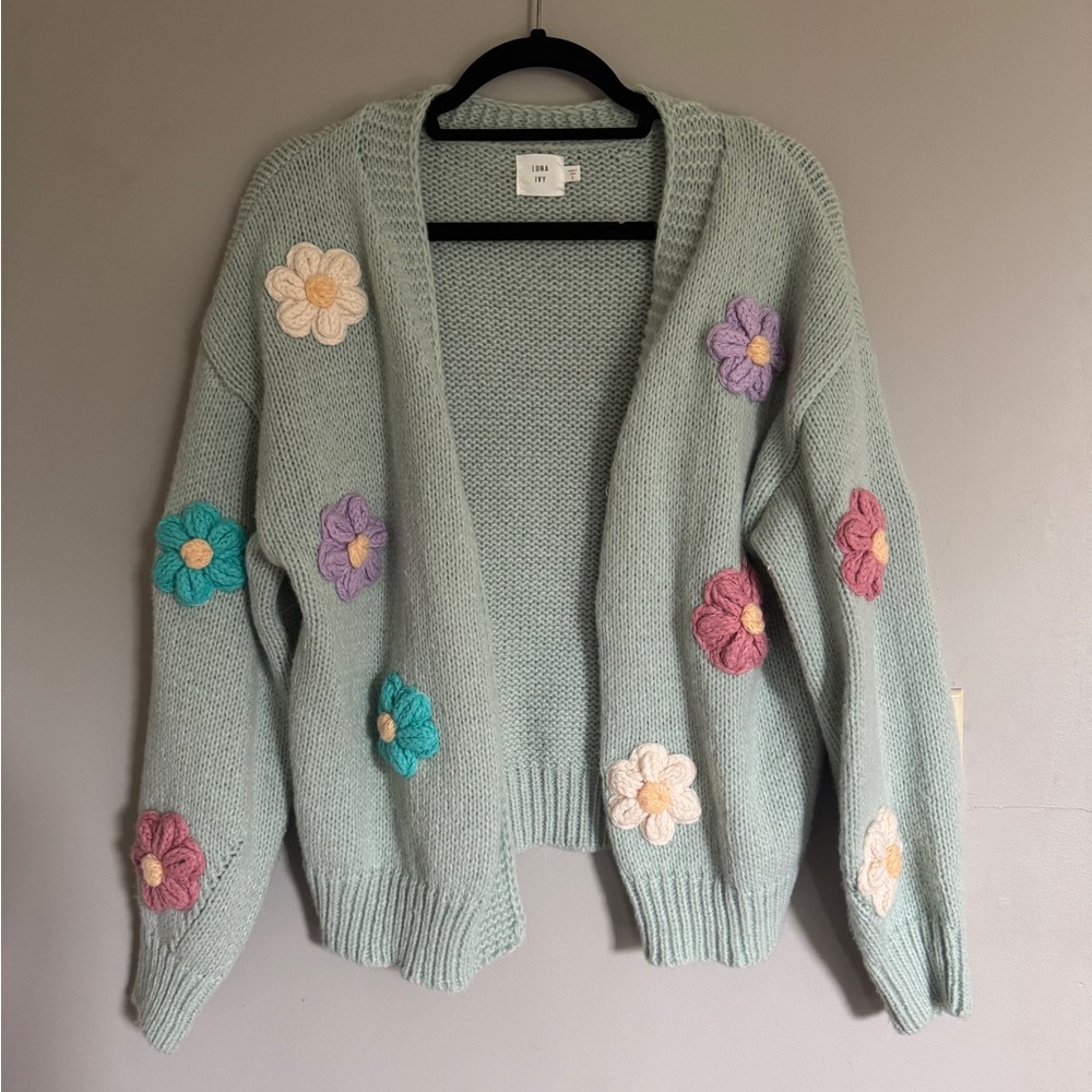 Luna Ivy chunky flower cardigan